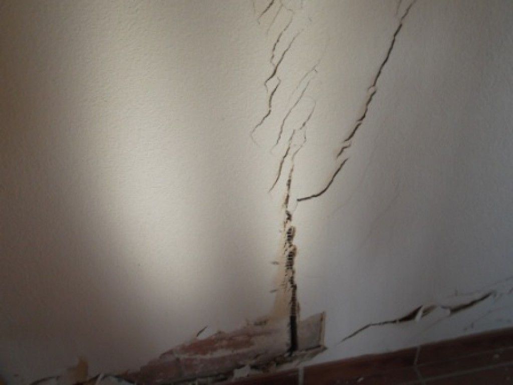 grieta de una pared de una viviend