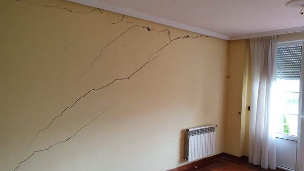 grietas en pared de salon