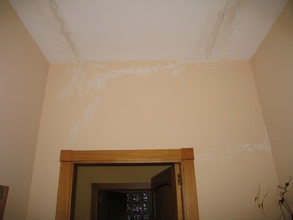 grietas y humedad en el techo