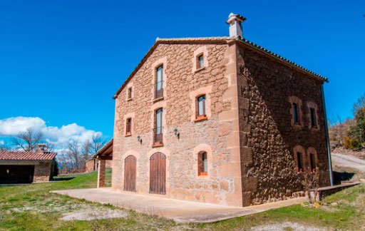 vivienda de piedra en el monte